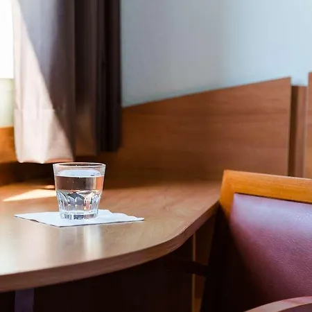 Akena Nantes - Ouest 2*