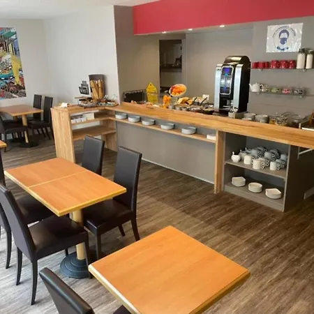 Akena Nantes - Ouest Hotel 2*