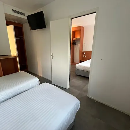 Akena Nantes - Ouest Hotel 2*