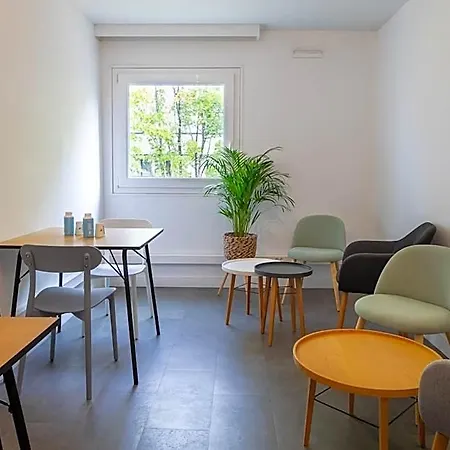Akena Nantes - Ouest 2*