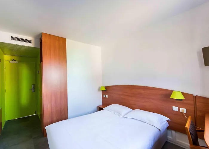 Akena Nantes - Ouest 2*