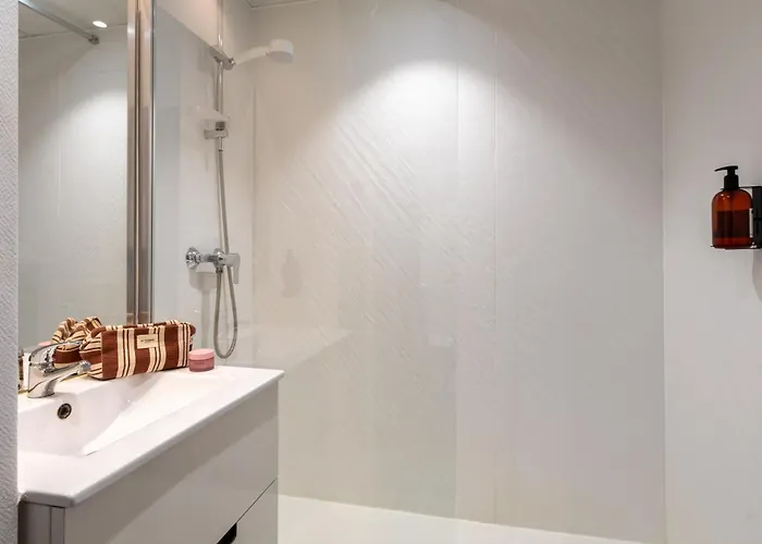 Akena Nantes - Ouest 2*